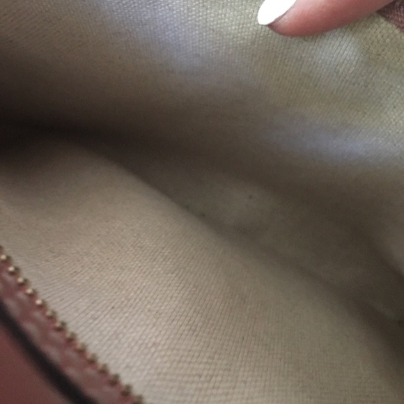 Authentic GUCCI Messenger Stars Monogram Coated Gg Supreme Canvas Crossbody Bag. - Picture 8 of 15